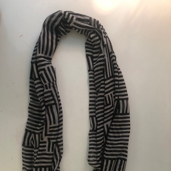 Infinity Scarf - Picture 1 of 3